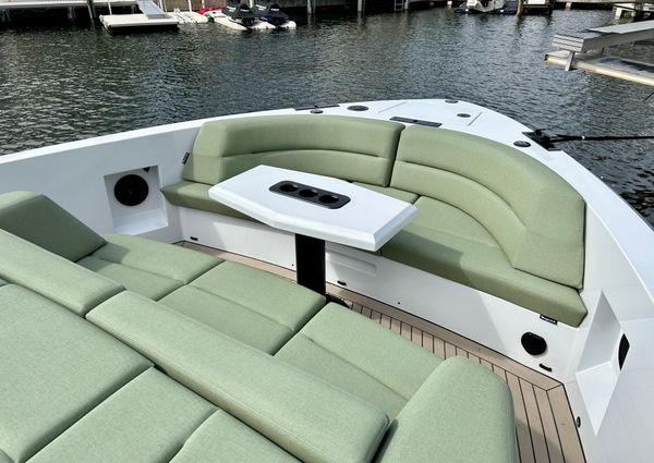 Vanquish Yachts VQ45 image