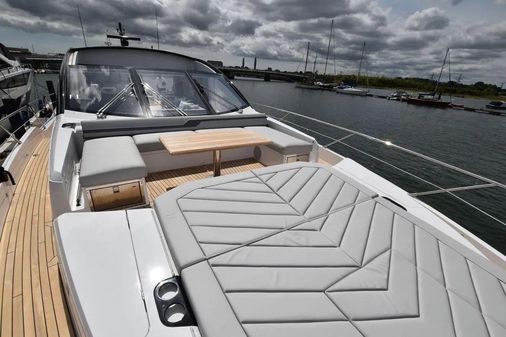 Sunseeker Predator 74 XPS image