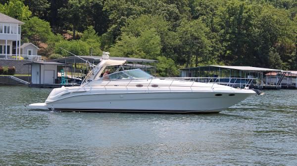 Sea Ray 410 Express Cruiser 