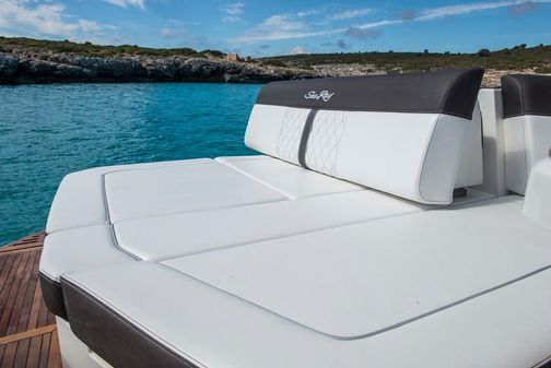 Sea Ray 320 Sundancer image