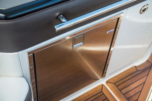 Sea Ray 320 Sundancer image