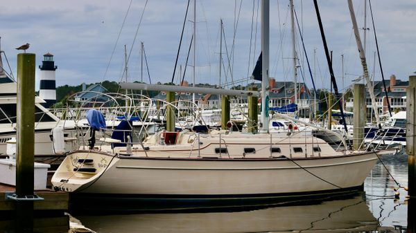 Island Packet 370 