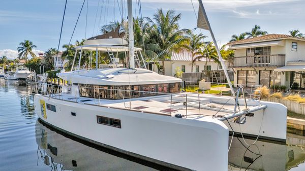 Lagoon 52