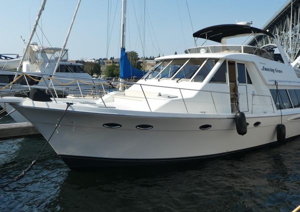 Meridian 490 Pilothouse image