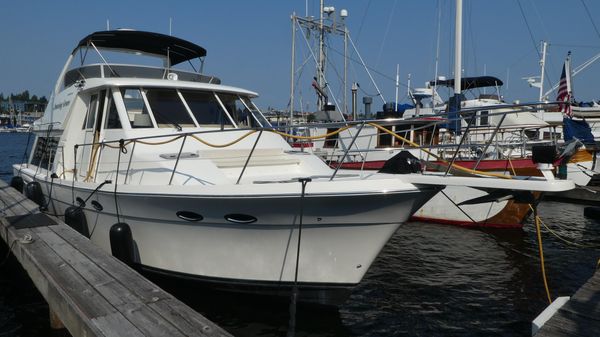 Meridian 490 Pilothouse image