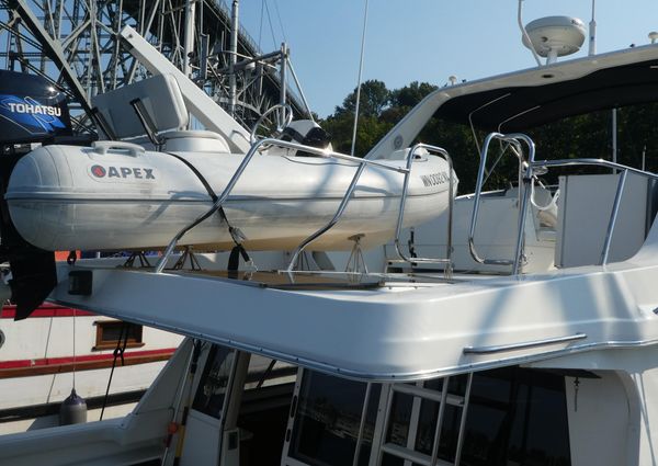 Meridian 490 Pilothouse image