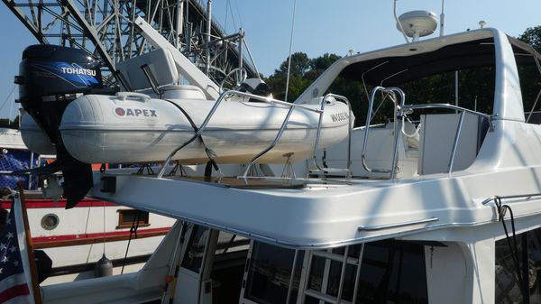 Meridian 490 Pilothouse image