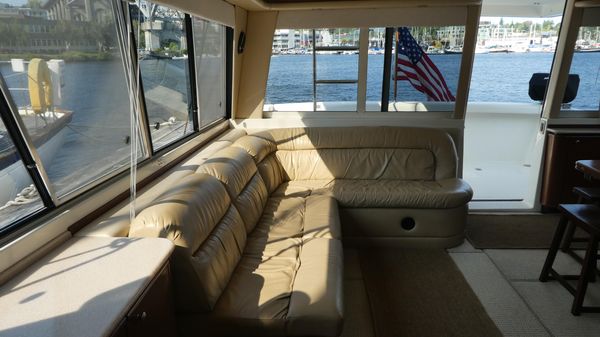 Meridian 490 Pilothouse image