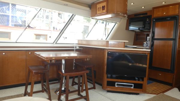 Meridian 490 Pilothouse image