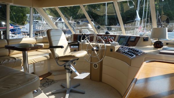 Meridian 490-PILOTHOUSE image