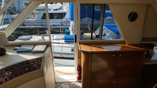 Meridian 490 Pilothouse image