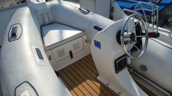 Meridian 490 Pilothouse image