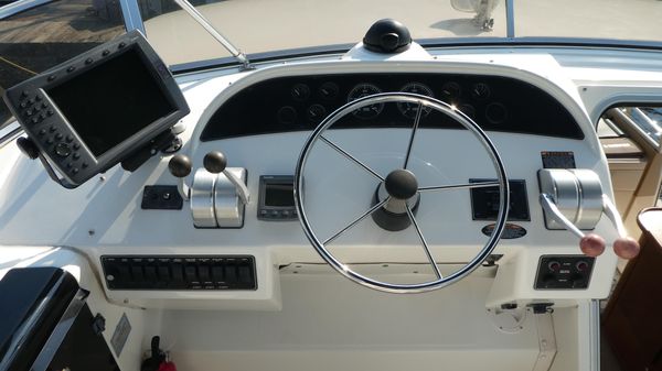 Meridian 490-PILOTHOUSE image