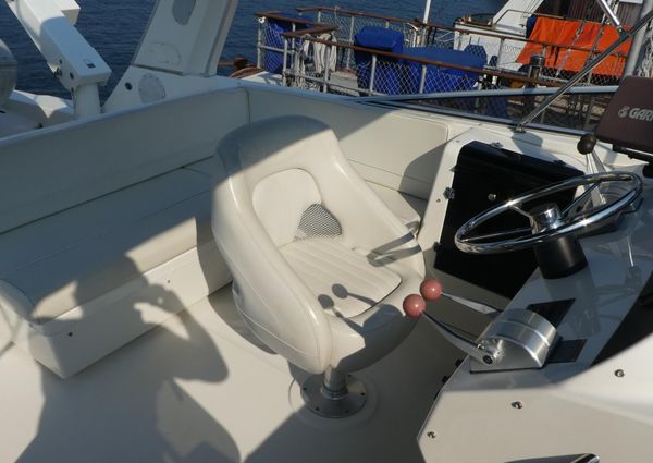 Meridian 490 Pilothouse image