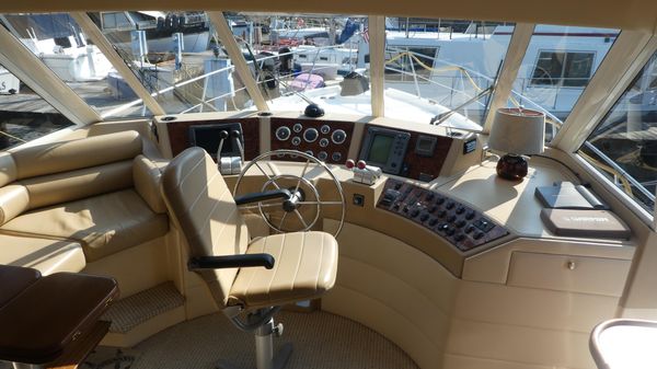 Meridian 490 Pilothouse image