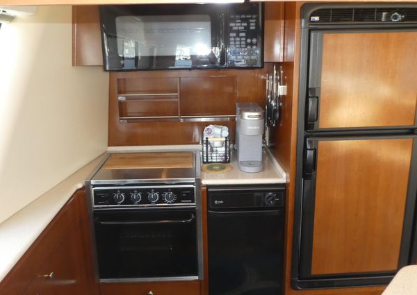 Meridian 490 Pilothouse image