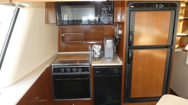 Meridian 490 Pilothouse image