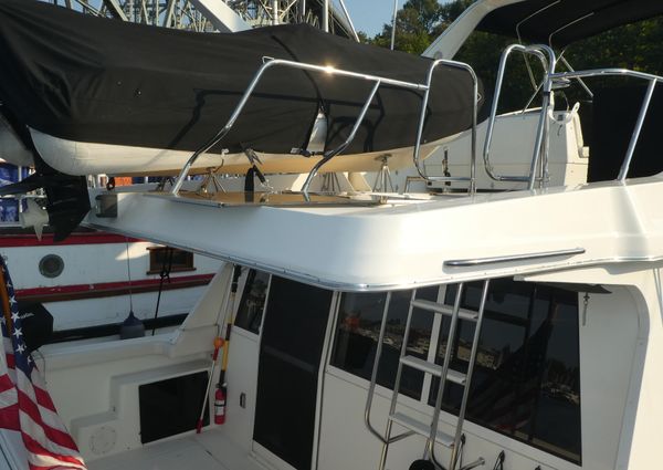 Meridian 490 Pilothouse image