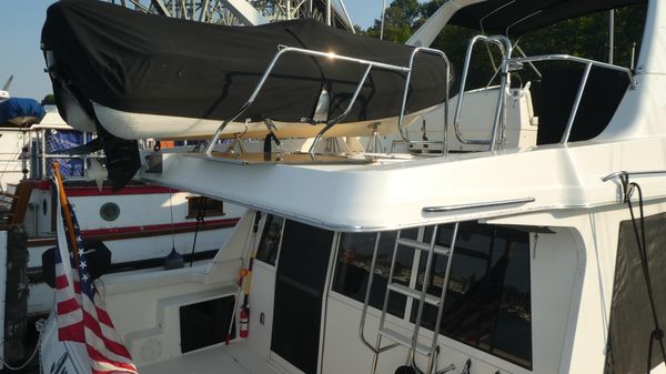 Meridian 490 Pilothouse image