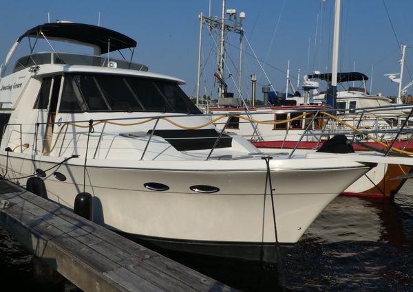 Meridian 490 Pilothouse image