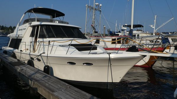 Meridian 490 Pilothouse image