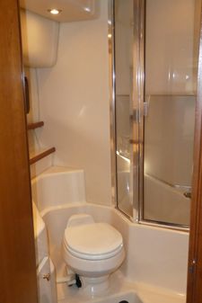 Meridian 490 Pilothouse image