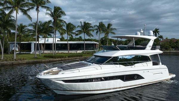 Prestige 630 Flybridge