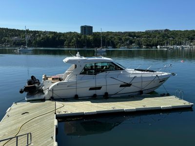 2016 Cruisers Yachts48 Cantius