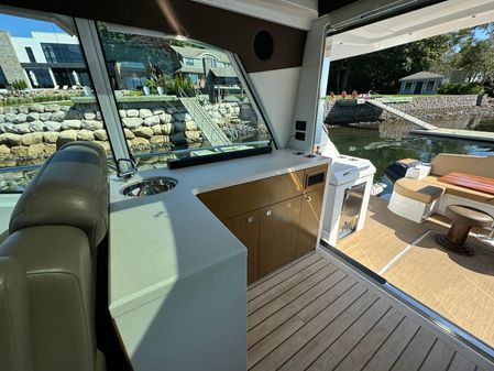 Cruisers Yachts 48 Cantius image