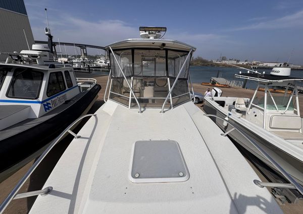 Contender 35 Express Side Console image