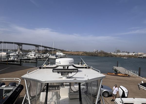 Contender 35 Express Side Console image