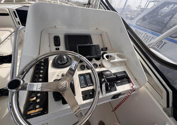Contender 35 Express Side Console image