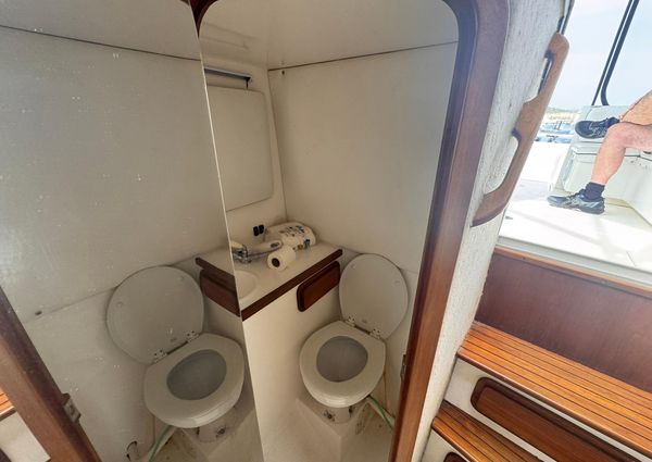 Contender 35 Express Side Console image