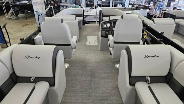 Bentley-pontoons LEGACY-243-NAVIGATOR image