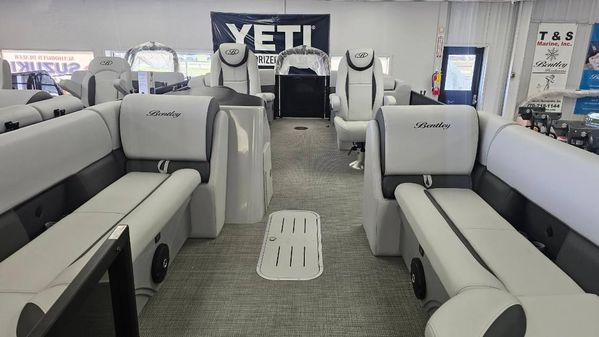 Bentley-pontoons LEGACY-243-NAVIGATOR image