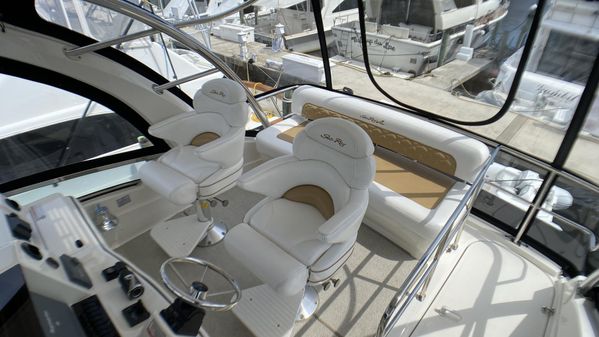 Sea Ray 520 Sedan Bridge image