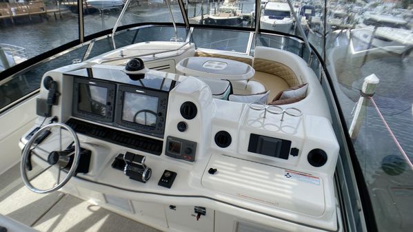 Sea Ray 520 Sedan Bridge image