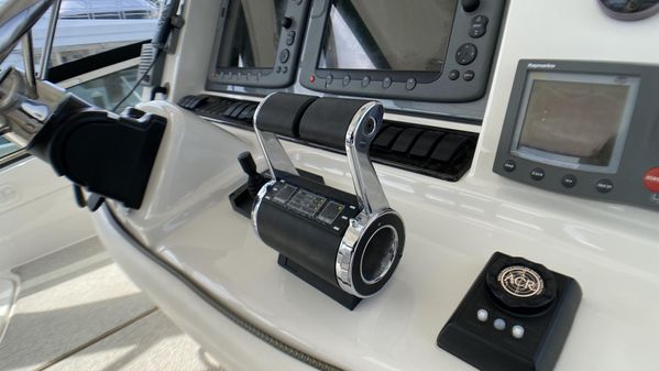 Sea Ray 520 Sedan Bridge image