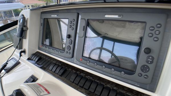 Sea Ray 520 Sedan Bridge image