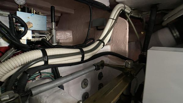Sea Ray 520 Sedan Bridge image