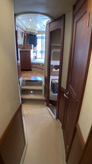 Sea Ray 520 Sedan Bridge image