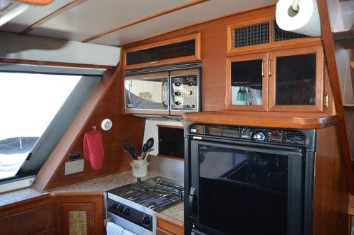 Bayliner 4588 image