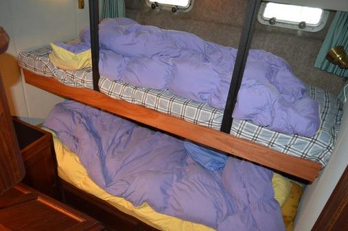 Bayliner 4588 image