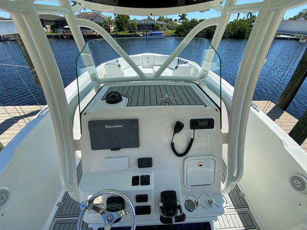 2015 Century 3200 Center Console Seminole, Florida - Worldwide Yacht Sales