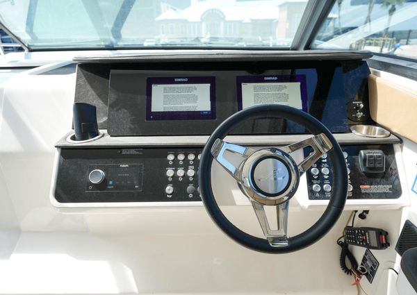 Sea Ray 32 Sundancer image