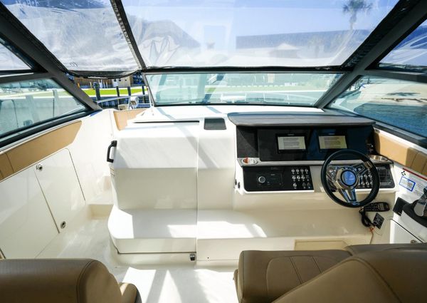 Sea Ray 32 Sundancer image