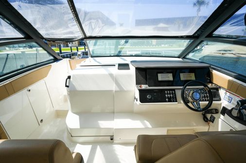 Sea Ray 32 Sundancer image