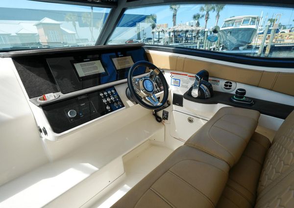 Sea Ray 32 Sundancer image