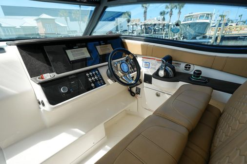 Sea Ray 32 Sundancer image