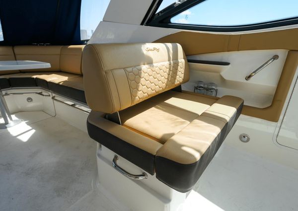 Sea Ray 32 Sundancer image